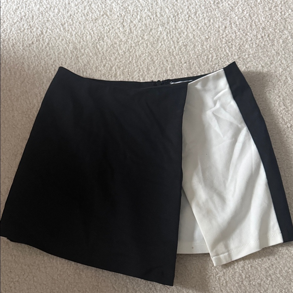 superdown Black and White Skort